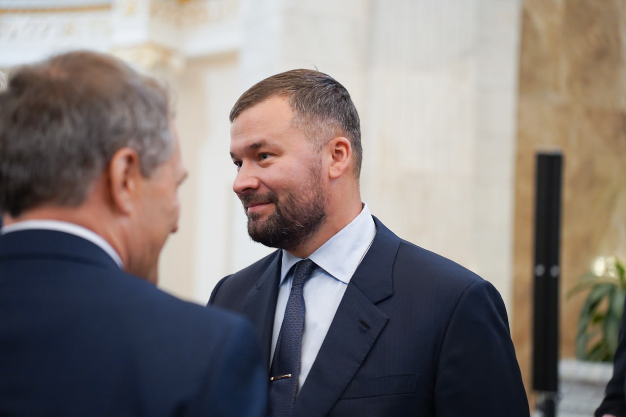 Прокуратура потребовала отправить депутата гордумы Екатеринбурга в колонию Во время судебных прений прокурор запросил приговорить депутата городской думы Екатеринбурга от Единой России Виталия Чачина к пяти годам колонии общего режима со штрафом 900 тысяч рублей и лишить права заниматься предпринимательской деятельностью на 2 года Об этом It s My City сообщили в пресс службе прокуратуры Свердловской области Депутата обвинили в в ограничении конкуренции совершенной с использованием служебного положения Обвинение посчитало что Чачин участвовал в картельном сговоре более чем на 286 млн рублей Подробнее по ссылке   clck ru 3QxG5f