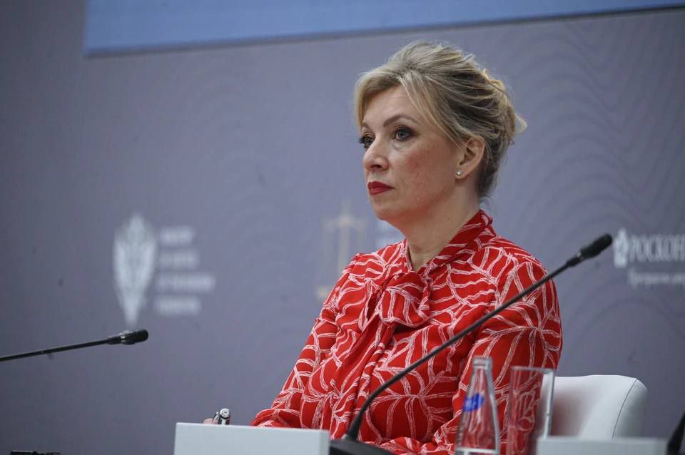 Официальный представитель МИД РФ Мария Захарова кратко прокомментировала отмену концерта Гергиева в Италии: «"Не мечите бисер перед свиньями". Все, без оскорблений, без унижений, цитата из той книги, которая человечеством признана величайшей, одной из величайших, кто-то считает самой великой», — отметила она в эфире радио «Спутник». 21 июля стало известно, что организаторы из Королевского дворца в Казерте объявили об отмене запланированного на 27 июля концерта с участием российского дирижера Гергиева. Министр культуры страны Алессандро Джули поддержал отмену выступления Гергиева. Власти, как отмечали СМИ, решили не рисковать из-за близости артиста с властями России.