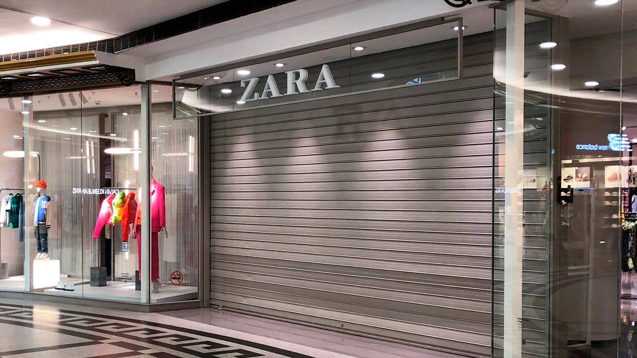 Генеральный директор Zara заявил об отсутствии условий для возврата в Россию. Генеральный директор испанской компании Inditex владеет брендами одежды Zara, Massimo Dutti, Pull & Bear и другими Оскар Гарсия Масейрас заявил Financial Times, что подходящие условия для возвращения бизнеса в Россию на данный момент отсутствуют.