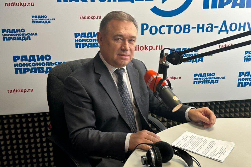 Суд продлил срок содержания под стражей бывшему первому заместителю губернатора Ростовской области Виктору Гончарову на два месяца до 4 января 2026 года включительно сообщили в объединенной пресс службы судов региона Самый прикол что его ближайший подельник и права рука Бодряков до сих пор работает зам губера в Правительстве Ростовской области уже в новой команде Юрия Борисовича