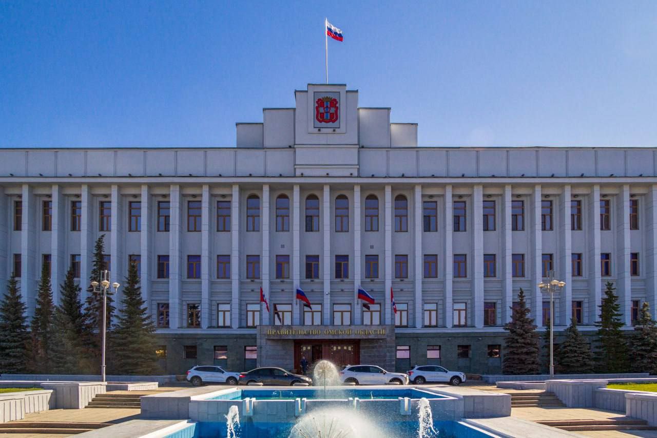 У омского 10: подсчитано, у кого из сибирских губернаторов больше всего заместителей Рекордсменом по количеству заместителей стал губернатор Томской области Владимир Мазур, он назначил себе 15 замов. У главы Омской области Виталия Хоценко их 10. На третьем месте по количеству заместителей оказался Алтайский край. У Виктора Томенко 9 заместителей. В Новосибирской области у Андрея Травникова 7 замов, столько же у Эжера Малчинова – главы Республики Алтай. У главы Республики Хакасия Валентина Коновалова - 6, в Тыве у Владислава Ховылаг - 5 заместителей, так же как и у губернатора Иркутской области Игоря Кобзева. Обходится четырьмя замами губернатор Красноярского края Михаил Котюков.