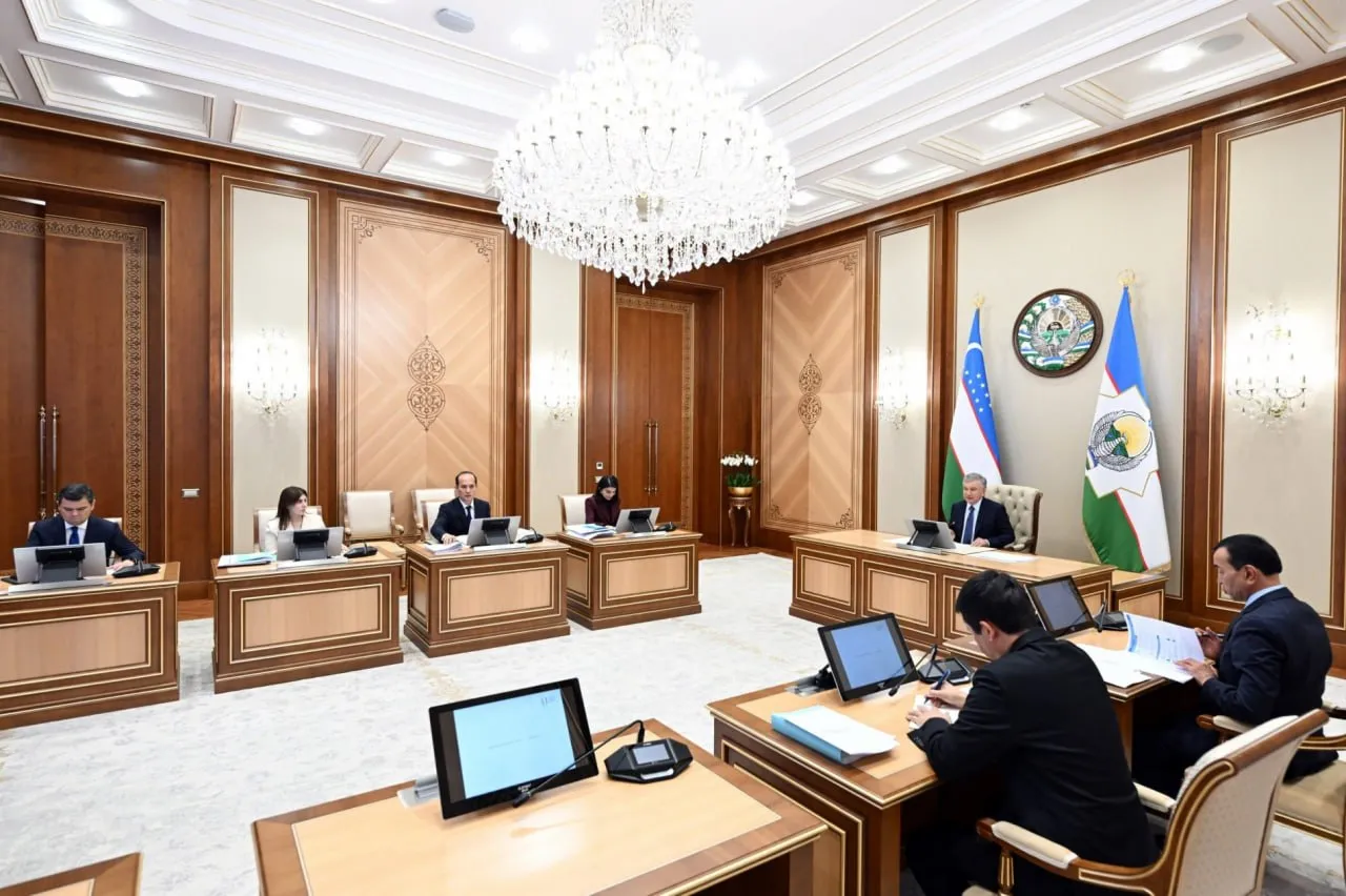 В Узбекистане направят более 1 трлн сумов на развитие культуры Президент Шавкат Мирзиёев ознакомился с проектом строительства нового Музея Шелкового пути в Самарканде На презентации также были озвучены планы по поэтапной трансформации 839 культурных центров Их зданиям придадут современный облик также будет привлечен частный сектор Власти хотят внедрить систему льготного кредитования для запуска деятельности негосударственных культурных организаций государственной поддержки негосударственных театров и театров студий а также выделения им грантов на реализацию проектов   repost uz odarennuyu molodej podderjat Подписывайтесь на Repost