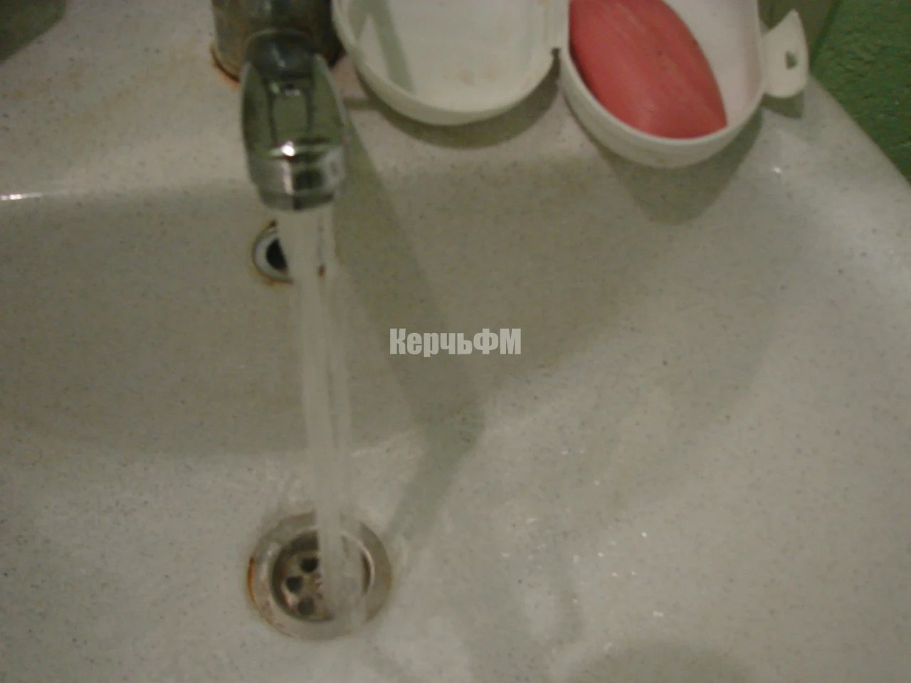 Водоканал Керчи завершил работы по переподключению магистральных водоводов По информации керченского филиала ГУП РК «Вода Крыма« вчерашние работы по переподключению магистральных водоводов завершены. Все насосные станции в работе, вода в систему города подается, передает КерчьФМ. Процесс восстановления водоснабжения продолжается, идет процесс заполнения линий после длительного опустошения. Дополнительно осуществляется развоздушивание трубопроводов и точечные регулировки... подробнее
