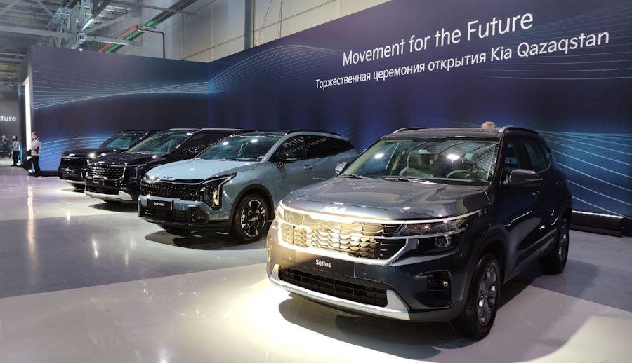 Новый завод Kia открылся в Костанайской области Казахстана Здесь будут выпускать несколько моделей марки как методом крупноузловой сборки так и по мелкоузловой технологии со сваркой и окраской кузовов Плановая мощность предприятия 70 тысяч машин в год