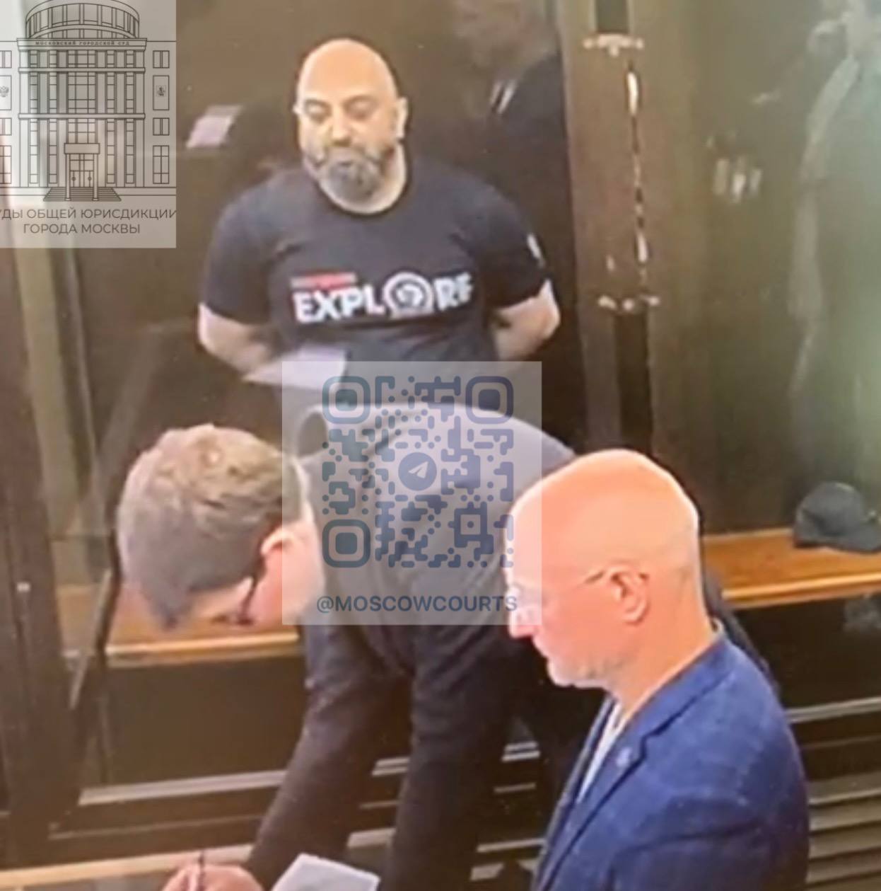 В столичном суде провозглашен приговор фигурантам по делу о мошенничестве в особо крупном размере в отношении пенсионеров   Приговором Люблинского районного суда города Москвы:     Кекелик Эдуард Алибегович признан виновным в совершении ста тринадцати преступлений, предусмотренных ч. 4 ст. 159 УК РФ, ч. 3 ст. 30, ч. 4 ст. 159 УК РФ, и преступления, предусмотренного ч. 2 ст. 159 УК РФ, и окончательно назначено наказание в виде 6 лет 6 месяцев лишения свободы с отбыванием наказания в исправительной колонии общего режима.  Другие участники признаны судом виновными и назначены различные сроки наказания.  Судом установлено, что Кекелик и иные лица, в составе организованной преступной группы, с целью хищения денежных средств, путём обмана, под видом осуществления финансово-хозяйственной деятельности подконтрольных ему предприятий, но фактически не ведущих финансово-хозяйственную деятельность,путем убеждения граждан пенсионного возраста о возможности перерасчета пенсионных выплат, за денежное вознаграждение, заключали с ними договоры на оказание коридических услуг, без реальной возможности и намерения выполнять взятые на себя обязательства в полном объеме.  #люблинский2025
