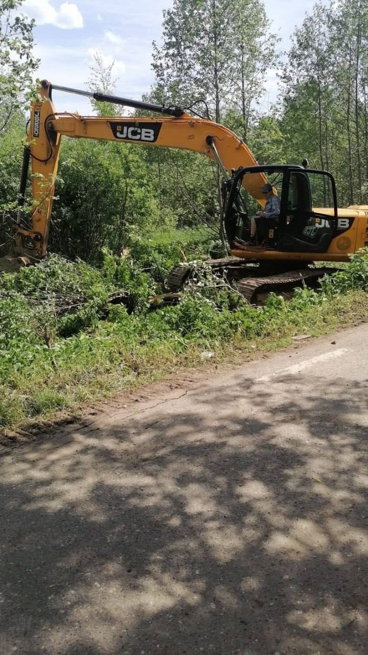 На месте гибели худрука Волковского театра Сергея Пускепалиса на участке М-8 в Ростовском районе установят памятную часовню Также выполнят благоустройство. Планируемый срок окончания работ — 26 июня 2025 года.