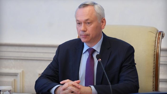 Мошенники рассылают новосибирцам фальшивые письма от имени Андрея Травникова Губернатор Новосибирской области Андрей Травников в своём телеграм-канале обратился к жителям региона с предупреждением о новой волне мошеннических рассылок. Сообщения рассылаются от имени главы региона и высокопоставленных сотрудников МВД. Злоумышленники шлют фальшивые приглашения на видеоконференции. Аналогичные случаи уже фиксировались в апреле текущего года. Травников призвал граждан не реагировать на подобные сообщения и не переходить по указанным в них ссылкам. Власти рекомендуют проявлять особую бдительность при получении подозрительных писем и сообщений.