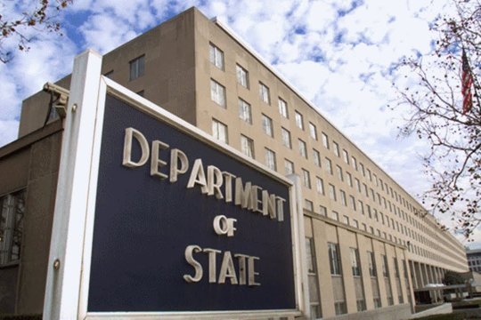Госдеп США выпустил обращение, в котором срочно просит всех обладателей американских паспортов покинуть Иран по суше любыми возможными способами.  Прислать новость