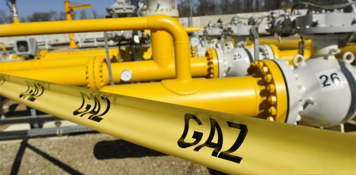 Поставки газа из России в Центральную Азию планируют нарастить в 2 1 2 2 раза прогноз Газпромбанка К 2030 году объемы поставок природного газа из России в страны Центральной Азии могут увеличиться до 19 млрд 20 млрд кубометров в год Об этом говорится в докладе центра экономического прогнозирования Газпромбанка передают Ведомости Это на 10 млрд 11 млрд кубометров или в 2 1 2 2 раза больше чем в 2024 году В том числе в Узбекистан в 2 1 раза с 5 6 млрд до 12 млрд кубометров в год в Казахстан в 2 2 3 раза с 3 млрд до 6 млрд 7 млрд кубометров в год в Кыргызстан в 2 раза с 0 5 млрд до 1 млрд кубометров в год tradewithoutborders торговлябезграниц импорт экспорт газ Торговля без границ   Экспорт Вашей продукции Решение любых вопросов ВЭД