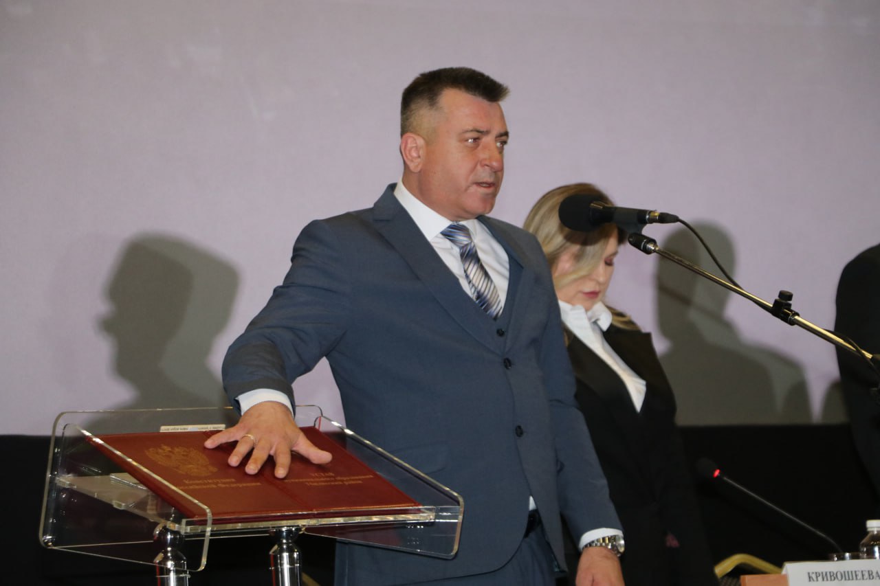 Олег Ляхов вступил в должность главы Тбилисского района Торжественную церемонию провели на сессии Совета муниципального образования В мероприятии принял участие начальник управления по миграционным вопросам администрации региона Александр Болдин Читайте нас в MAX