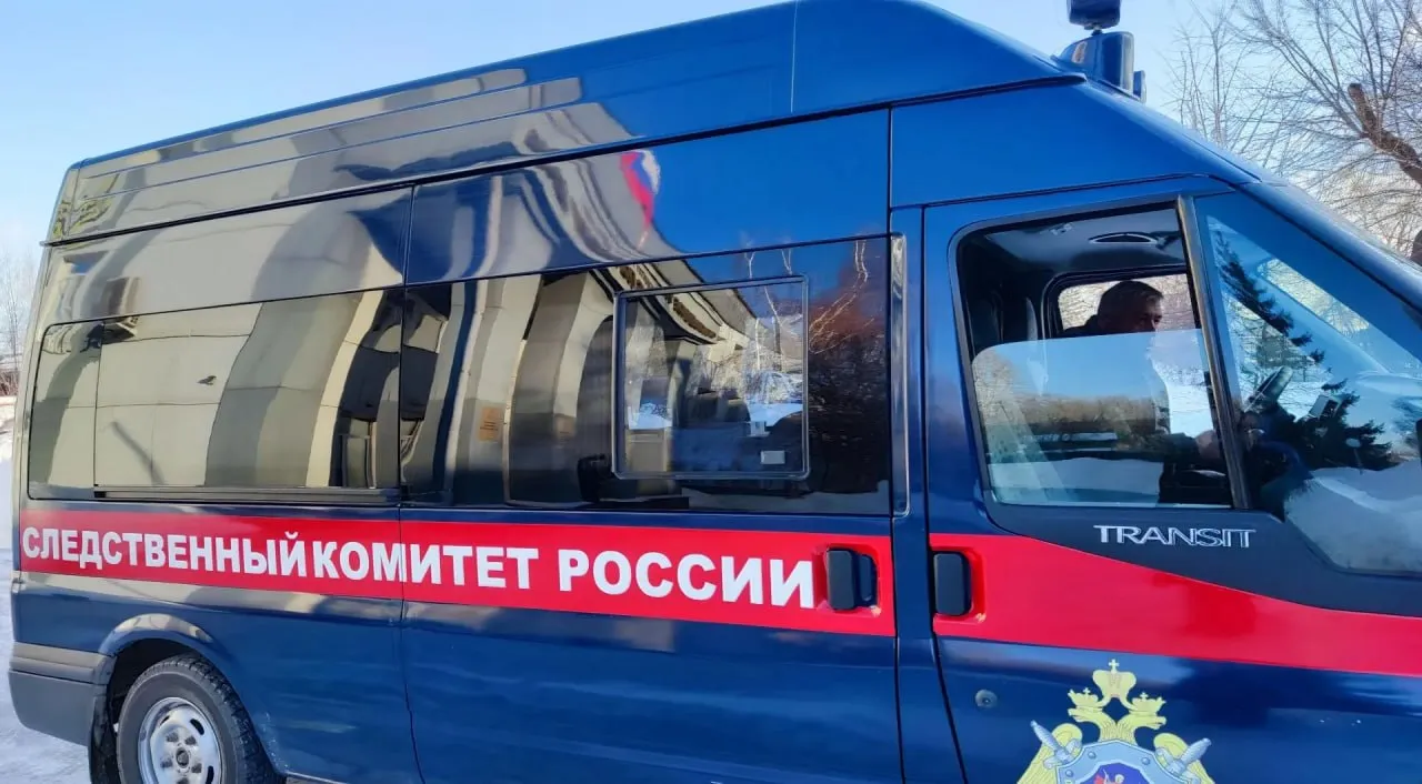 Следственные органы возбудили уголовное дело по факту гибели рабочего при разгрузке мусоровоза на полигоне ТБО в Яровом Его голова оказалась зажатой между задним бортом и загрузочным бункером автомобиля сообщила 6 мая пресс служба СУ СКР по Алтайскому краю   www bankfax ru news 166136