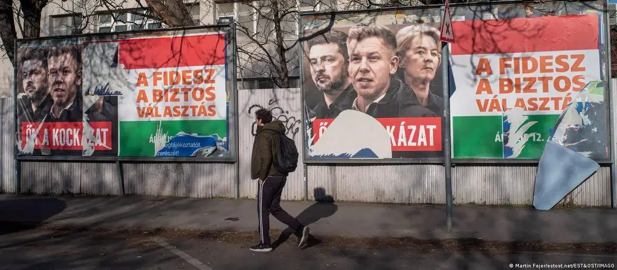 Сегодня 12 апреля в Венгрии стартуют парламентские выборы избирательные участки уже открылись и будут работать до 20 00 по МСК Граждане Венгрии изберут новый созыв однопалатного Государственного собрания 106 депутатов получат свои места в одномандатных округах а 96 членов парламента по партийным спискам Главная интрига сегодняшних выборов сможет ли популярное оппозиционное движение Тиса одержать победу и прервать 16 летнее доминирование премьер министра Виктора Орбана и его партии Фидес Как отмечает европейская и национальная пресса парламентские выборы 2026 года могут определить будущее ЕС влияние России на Европу Орбана называют самым лояльным Москве лидером Европы а также судьбу правых популистов и крайне правых на европейском континенте Согласно подавляющему большинству соцопросов оппозиционная Тиса лидирует в партийном выражении однако кингмейкером традиционно выступят одномандатные округа на привычную популярность в которых особенно в венгерской глубинке однозначно рассчитывает Фидес Ниже размещаем материалы и агитацию которые Выборка публиковала на тему выборов в Венгрии Результаты соцопросов Февраль 2026 го Апрель 2026 го Агитация и заявления Фидес Виктор Орбан раз два Тиса Петер Мадьяр раз два три четыре Следим за ходом и результатами голосования в Венгрии по хэштегу венгрия выборы оставайтесь на Выборке