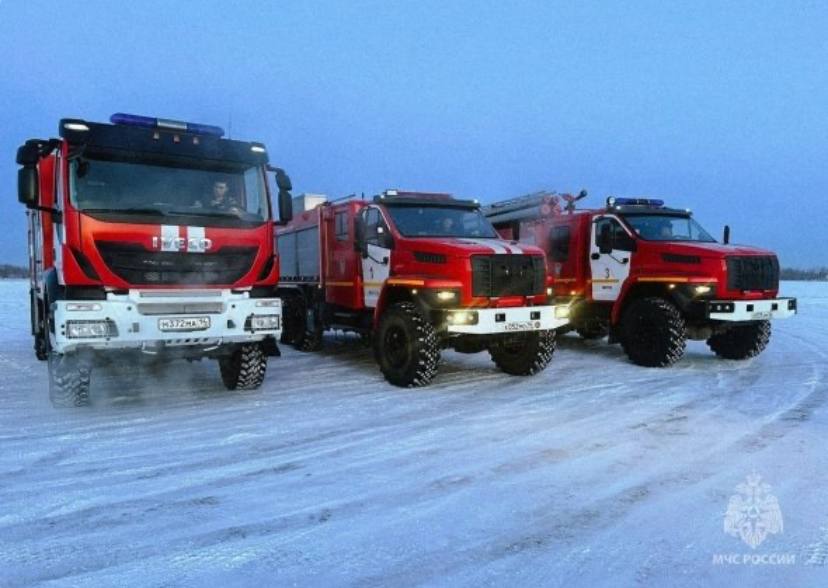 МЧС Якутии усиливает режим работы на Новый год С 30 декабря 2025 года по 12 января 2026 года МЧС Якутии переходит на усиленный режим работы В этот период более 3 5 тысячи специалистов и 316 единиц техники круглосуточно обеспечивают безопасность жителей На территории региона пройдут свыше 1 6 тысячи новогодних мероприятий на 1 156 объектах На всех из них организованы круглосуточные дежурства а места массового скопления людей взяты на особый контроль Фото МЧС Якутии Читать подробнее на сайте   YakutiaMedia Новости Якутии