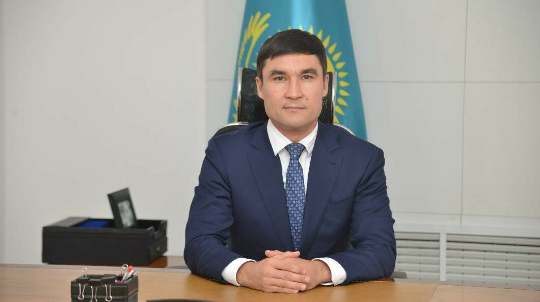 Драка чиновников в Караганде Сапиев и его зам устроили разборки в спорткомплексе Полиция Карагандинской области возбудила уголовное дело после драки между главой управления спорта Сериком Сапиевым и его заместителем передает ArbatMedia   Прислать новость