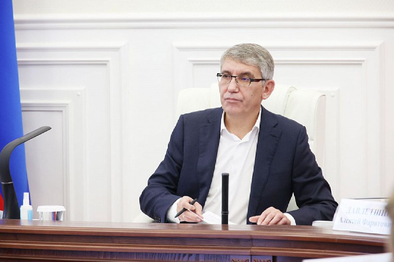 Дни Тульской области что покажет наше правительство 27 октября в правительстве Тулы вновь прошло оперативное совещание после недельного перерыва Губернатор Дмитрий Миляев вернулся из Совета Федерации где презентовал потенциал региона и проекты столкнувшиеся с финансовыми трудностями Несмотря на скромный формат новостей важно отметить что Тула старается продемонстрировать свои достижения и привлечь дополнительные финансирования В встрече с председателем комитета по аграрно продовольственной политике поднимались вопросы о прорывах в сельском хозяйстве ведь Тула занимает ведущие позиции в этой сфере Что дальше Оставайтесь с нами следим за развитием событий Источник   newstula ru fn 1745595 html   Подпишись на Тула 1 Прислать новость задать вопрос