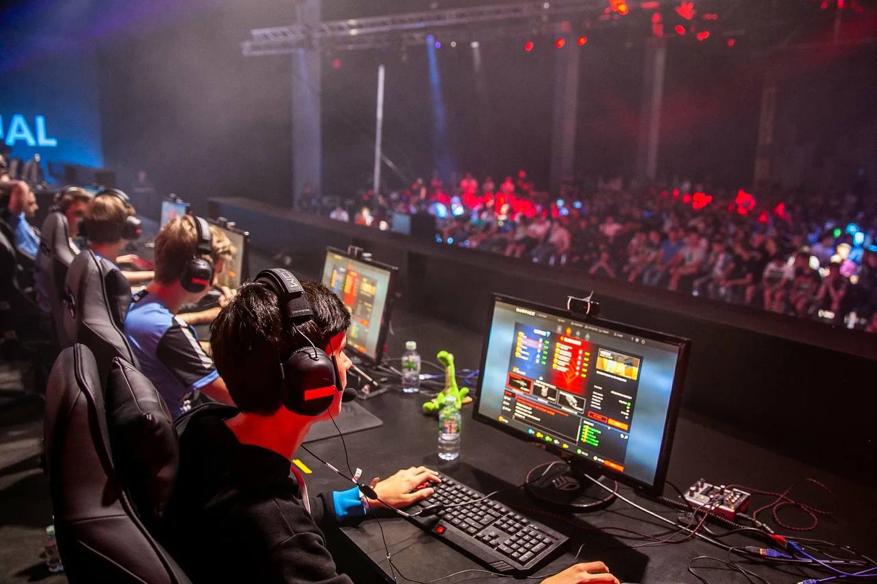 В Казани 8 октября состоится киберспортивный турнир по Counter Strike 2 и FIFA 25 За победу будут бороться 48 команд из России и Индии это более сотни игроков Призовой фонд соревнований составит 150 тысяч рублей Подписаться КазанДА
