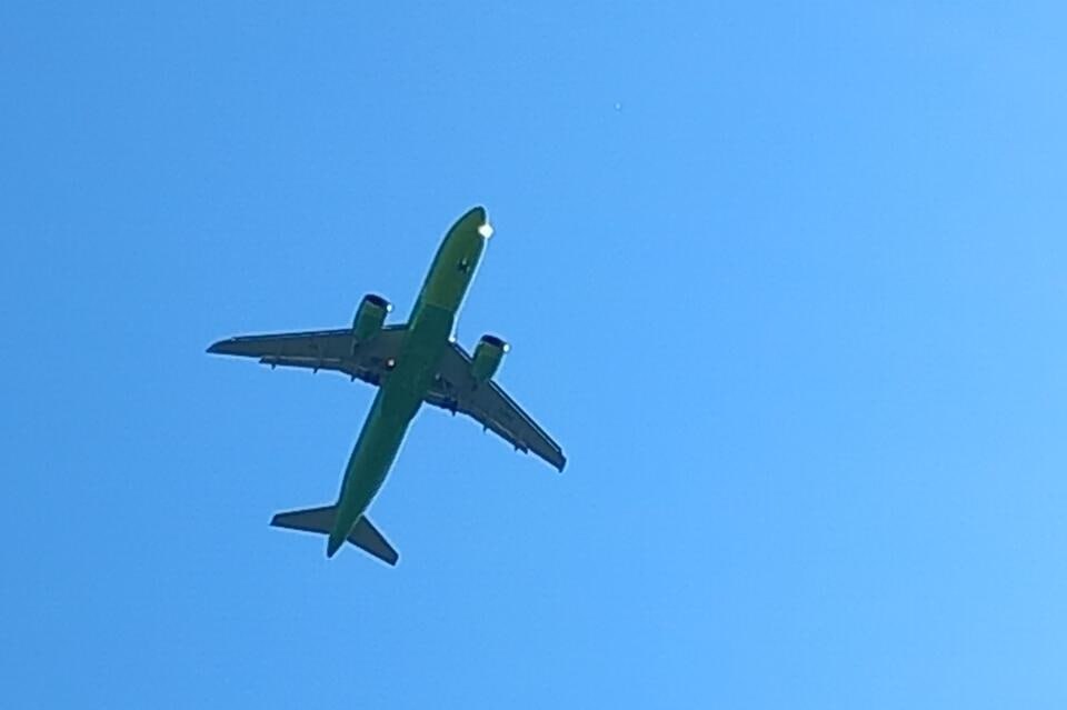 В Забайкалье согласовали 12 субсидируемых авиамаршрутов на 2026 год Росавиация утвердила для края 12 межрегиональных направлений сообщил и о вице премьера Михаил Заиченко Куда можно будет улететь ИрАэро начнёт полёты в Южно Сахалинск Петропавловск Камчатский Горно Алтайск и Абакан Ред Вингс откроет направление в Кемерово Кроме того ведутся переговоры по маршрутам в Казань Минеральные Воды и Махачкалу уточняется расписание и частота полётов Подробнее   ЗДЕСЬ ZAB RU Проголосовать