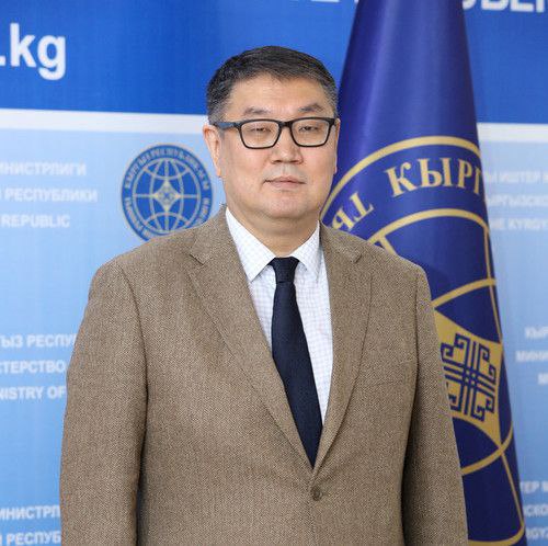 Посла Кыргызстана в США перевели в Монголию Кто после Айбека Молдогазиева возглавит диппредставительство в Вашингтоне не уточняется Ранее Соединённые Штаты ужесточили визовые требования для граждан многих стран в том числе Кыргызстана Sputnik Kyrgyzstan