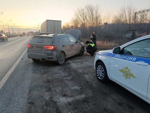 В Самарской области сотрудники Госавтоинспекции продолжают оказывать помощь участникам дорожного движения Водитель поблагодарила полицейских за неравнодушие и оказанную помощь.