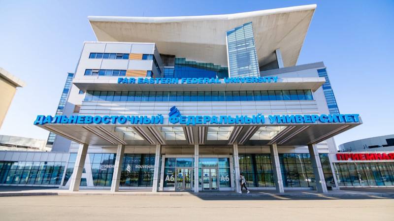 ДВФУ мигрировал в облако «Ростелеком» завершил масштабную миграцию информационных систем вуза в «Публичное облако». Провайдер перевел в виртуальную инфраструктуру порядка 180 ТБ данных, восстановленных из резервных копий и развернутых «с нуля». Для вуза также было организовано выделенное VPN-соединение между университетом и облачной платформой. Это было сделано ради обеспечения высокой скорости и надежности работы.