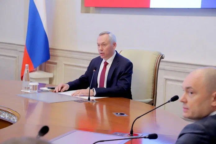 Губернатор Андрей Травников сообщил что власти Новосибирской области рассматривают возможность ввода ограничений на прерывание беременности ради повышения рождаемости аналогично другим российским регионам Впрочем жестких запретов в правительстве хотят избежать На прямой линии 11 декабря глава Новосибирской области Андрей Травников заявил что возможность ввести некие меры наподобие запрета склонения к абортам прорабатывается региональными властями Будет ли введена мера или нет пока сказать не могу Мы изучаем опыт других регионов Если это действительно влияет на повышение рождаемости вполне возможно ответил на вопрос журналиста губернатор Однако по словам Травникова никаких жестких запретов на проведение абортов в регионе точно не будет Подробнее по ссылке ksonline ru 593494 budut li v novosibirskoj oblasti ogranichivat vozmozhnost abortov