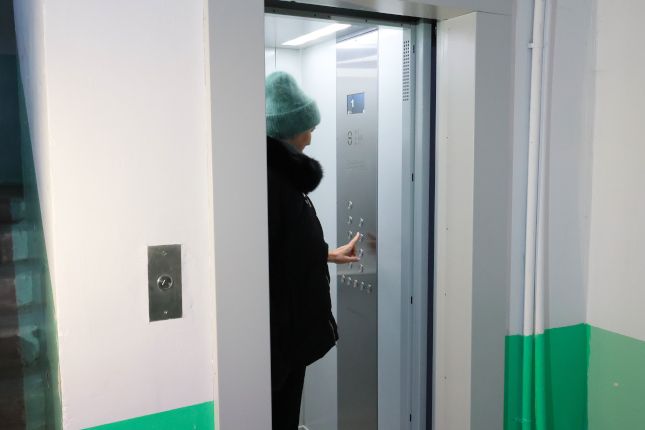На Южном Урале в 2025 году заменят 667 лифтов   Об этом рассказал вице-спикер областного парламента Андрей Шмидт.