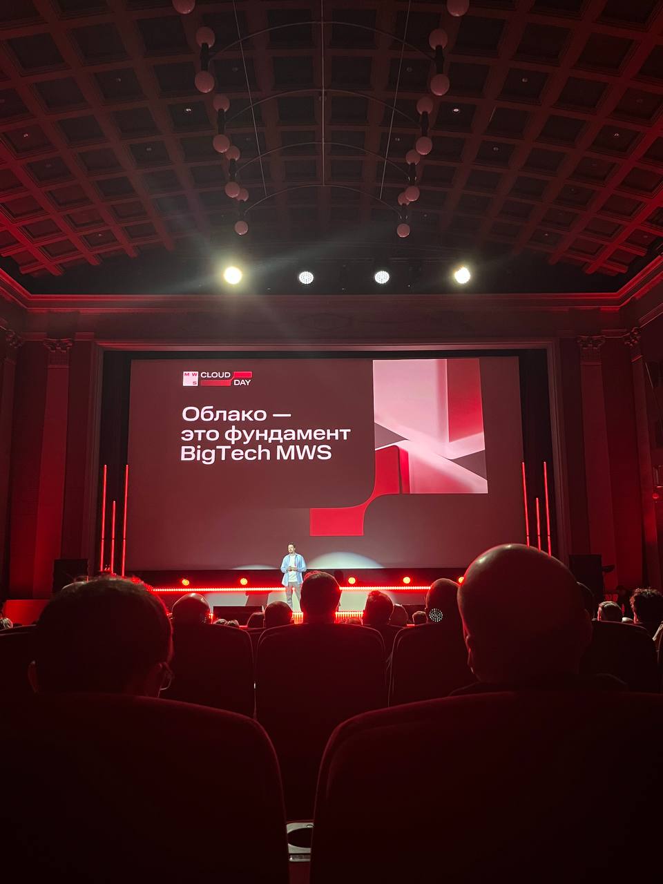 MWS запустили MWS Cloud Platform Ранее собственное облако работало только в режиме закрытого тестирования превью теперь оно доступно для всех Об этом сегодня объявили на MWS Cloud Day первой облачной конференции МТС Web Services MWS Cloud Platform это облачная платформа собственной разработки построенная на инфраструктуре МТС Компания полностью управляет технологическим стеком от каналов связи и дата центров до программного кода Платформа импортонезависима соответствует требованиям российских регуляторов и ориентирована на реальные потребности отечественных компаний Сегодня в общий доступ запущены базовые инфраструктурные и сетевые сервисы Compute VPC CDN Object Storage IAM В режиме превью уже доступны Artifact Registry Certificate Manager Помимо этого команда MWS Cloud анонсировала запуск первых сервисов платформы данных и управления Managed PostgreSQL и Managed Kafka готовые к работе базы данных и потоковая платформа Managed Kubernetes управление кластерами без операционной нагрузки KMS и Secret Manager безопасное управление криптографическими ключами и конфиденциальными данными MWS GPT сервис для работы с LLM в облачной платформе Платформа поддерживает размещение и обработку данных любого объёма и формата с горизонтальным масштабированием на лету На ней можно разворачивать сайты интернет магазины корпоративные ИТ системы строить отказоустойчивые и катастрофоустойчивые архитектуры и решать широкий спектр бизнес задач без зависимости от зарубежных поставщиков Игорь Зарубинский CEO MWS Cloud исполнительный директор МТС Web Services В основе платформы мощная телеком инфраструктура МТС и зрелые архитектурные решения делающие её надёжным фундаментом для построения цифровых экосистем MWS Cloud Platform изначально спроектирована по принципу security by design и ориентирована на высокопроизводительные задачи от платформ данных до работы с большими языковыми моделями Платформа активно развивается и мы уверены что она станет одной из лучших на рынке В целом инвестиции в MWS Cloud в 2025 году превысили 10 млрд руб Мы целимся сохранить этот уровень и в следующем году   Телекоммуналка