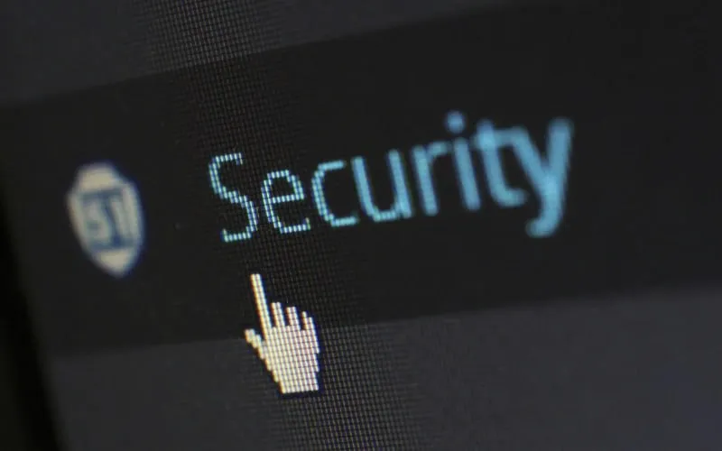 GPT 5 4 Cyber OpenAI усиливает защиту от кибератак Новая модель GPT 5 4 Cyber от OpenAI призвана ускорить поиск уязвимостей и усилить защиту систем Компания расширила доступ к ней для проверенных специалистов Зачем это нужно и как может повлиять на рынок кибербезопасности объясняем в нашем материале