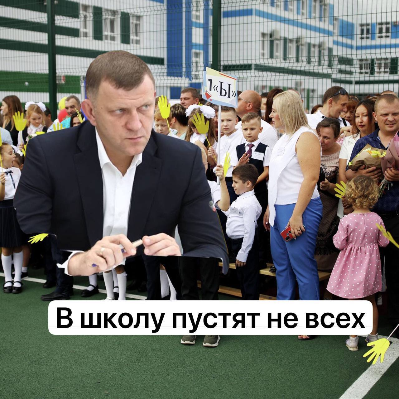 Мэр рассказал как в краснодарских школах пройдет первый звонок  Торжественные линейки в День знаний в Краснодаре состоятся для 1 9 и 11 классов В больших школах они пройдут в две смены  На время мероприятий калитки в школьные дворы закроют а нести дежурство помимо охраны будут полицейские  В регионе продолжает действовать ограничение по количеству участников на открытых пространствах Поэтому присутствие родителей и родственников детей будет также ограничено 1 сентября за парты сядут 68 тысяч первоклассников а всего в краснодарские школы пойдут 780 тысяч детей Это данные мэрии Если детей школьного возраста в Краснодаре 780 тысяч какое же тогда население в нашем городе Явно не 1 154 885 как утверждает Росстат Есть интересная новость Присылайте нам  Краснодар Сегодня   ПРИСЛАТЬ НОВОСТЬ