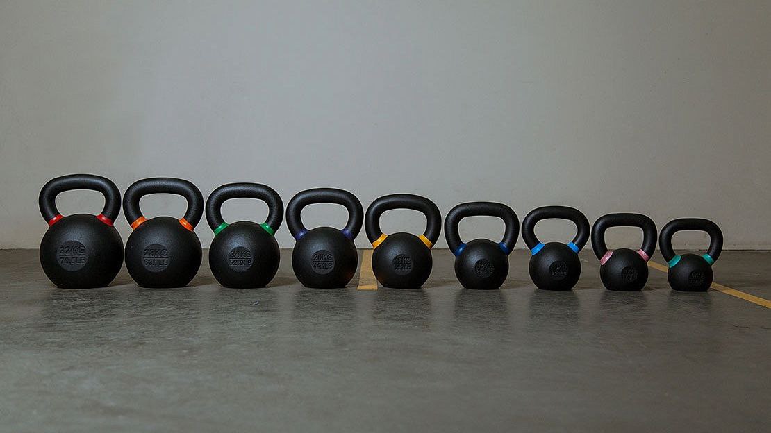 Самым популярным спортивным товаром у россиян по итогам января стали гири на них спрос вырос почти на 20 в годовом выражении выяснили для РИА Новости аналитики экосистемы для бизнеса Контур При этом спрос сократился на товары для кардиотренировок на хулахупы 30 и степперы 13 Также реже стали покупать скакалки 14 и велотренажеры 10 Подписаться на РИА Новости экономика Все наши каналы