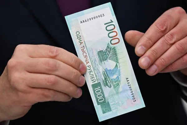 ЦБ доля платежей в рублях во внешней торговле в феврале достигла рекордных 60 В январе фиксировался показатель в 57 3 в декабре прошлого года 58 7 следует из опубликованных на сайте Центробанка сведений По данным регулятора с марта 2025 го более половины расчётов за поставки товаров и оказание услуг по внешнеторговым контрактам выполнялись в российской нацвалюте Подписаться на Говорит Москва Telegram VK MAX