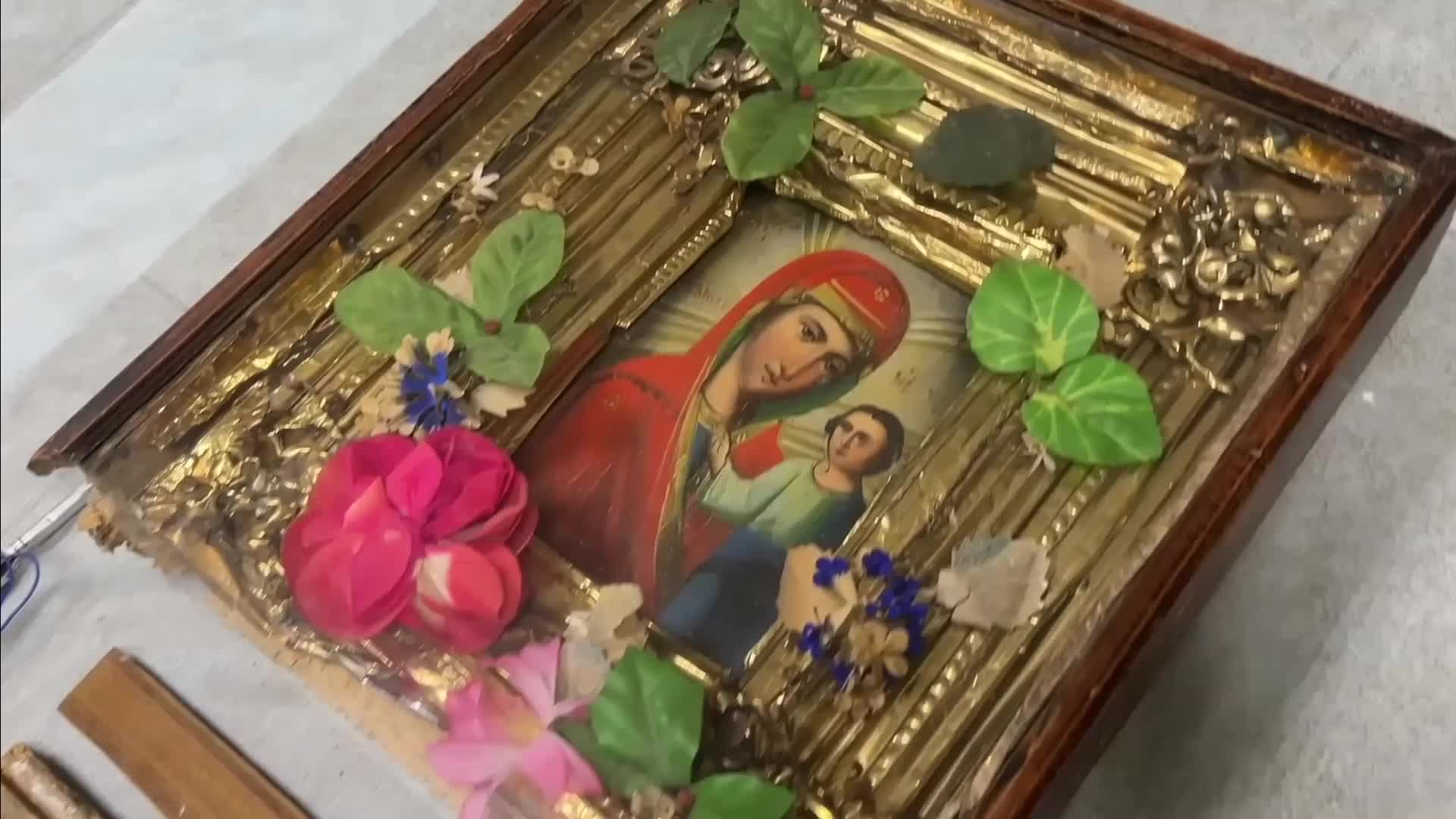 ФСБ задержала женщину с взрывным устройством в иконе в Крыму