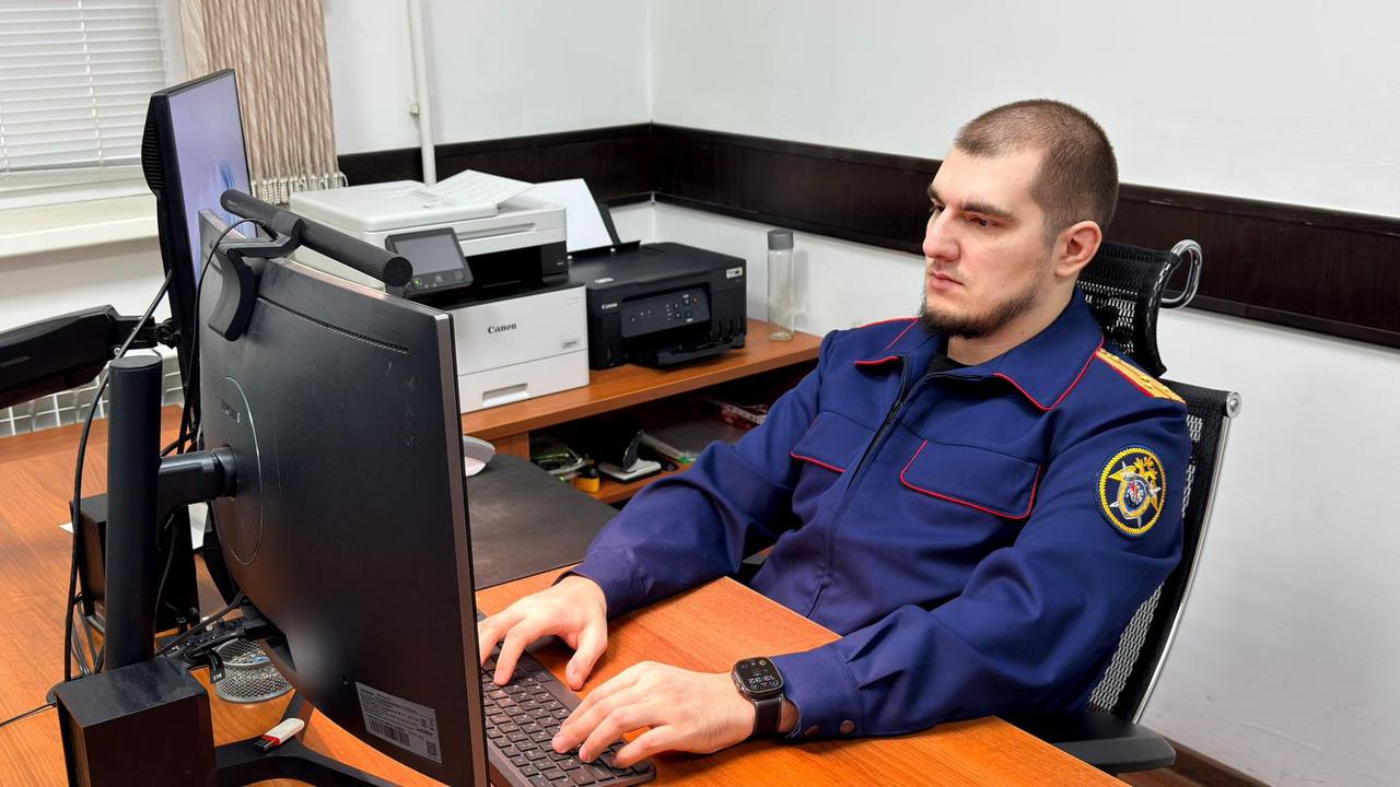 В Дагестане направлено в суд уголовное дело о крупном страховом мошенничестве Пятеро местных жителей обвиняются в организации поддельных ДТП для получения страховых выплат с 2021 по 2023 год Действуя как организованная группа они нанесли ущерб страховым компаниям на сумму свыше 17 миллионов рублей Ранее по досудебному соглашению дело в отношении одного из фигурантов уже было передано в суд Следствие завершено доказательства собраны и дело с утверждённым обвинительным заключением готово к судебному рассмотрению   Подпишись на ДП в МАХ