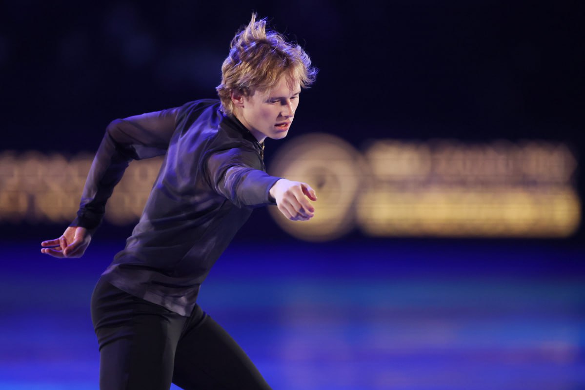 Лучший фигурист мира будет носить на Олимпиаде шнурки от Овечкина Американский фигурист Илья Малинин на первой тренировке перед Олимпиадой в Милане катался на коньках с желтыми шнурками как у хоккеиста Вашингтон Кэпиталз Александра Овечкина Агент фигуриста Ари Закарян ранее опубликовал в соцсетях видео с тренировки Малинина отметив в публикации Овечкина После тренировки Малинин признался журналистам что шнурки ему подарил Овечкин и он планирует использовать их всю Олимпиаду сообщил в соцсети X журналист CBC Девин Эру Global Look Press Подписаться на РБК Спорт