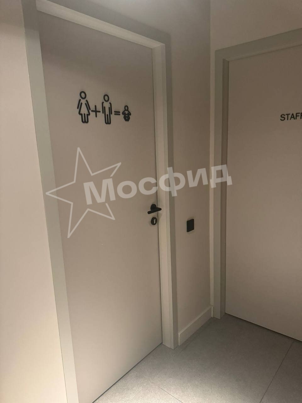 Комнату для секса нашли в Москве. Внутри — большая душевая комната.     Прислано в предложку —