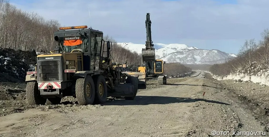 На Камчатке подрядчик оденет в асфальт трассу до Усть Большерецка На Камчатке подрядная организация готовится к асфальтированию следующего участка трассы до Усть Большерецка В ближайшие два года в асфальт оденут 23 километра трассы Нажмите для подробностей   kam24 ru news main 20260421 127478 html utm source telegram utm medium messenger