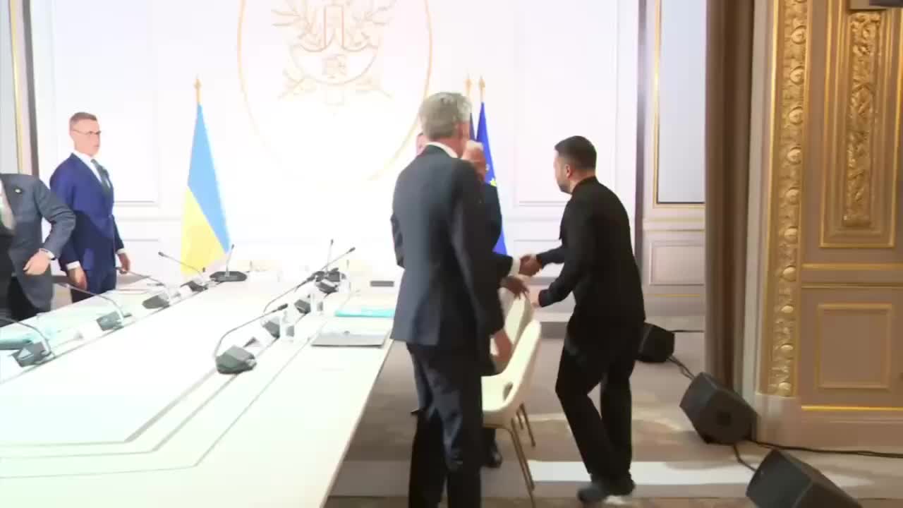 Завершение встречи Коалиции желающих в Елисейском дворце