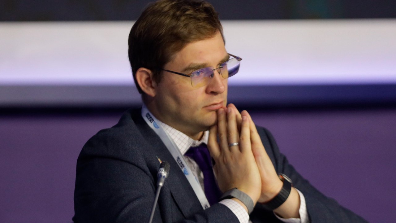 Тимур Турлов назвал свою сокровенную казахстанскую мечту На пресс завтраке в Алматы CEO Digital Business Виталий Волянюк узнал у основателя и CEO Freedom Holding Corp Тимура Турлова о чем он мечтает по крупному накануне нового года Тимур Турлов үшін нағыз қазақстандық арманы деген не спросил Волянюк Мне бы очень хотелось чтобы казахстанский цифровой банк стал одним из глобальных банков Я верю что экспорт услуг в том числе экспорт финансовых услуг как ни странно может быть для Казахстана очень существенной статьей дохода Бұл менің арманым резюмировал на казахском Тимур Турлов Подробнее