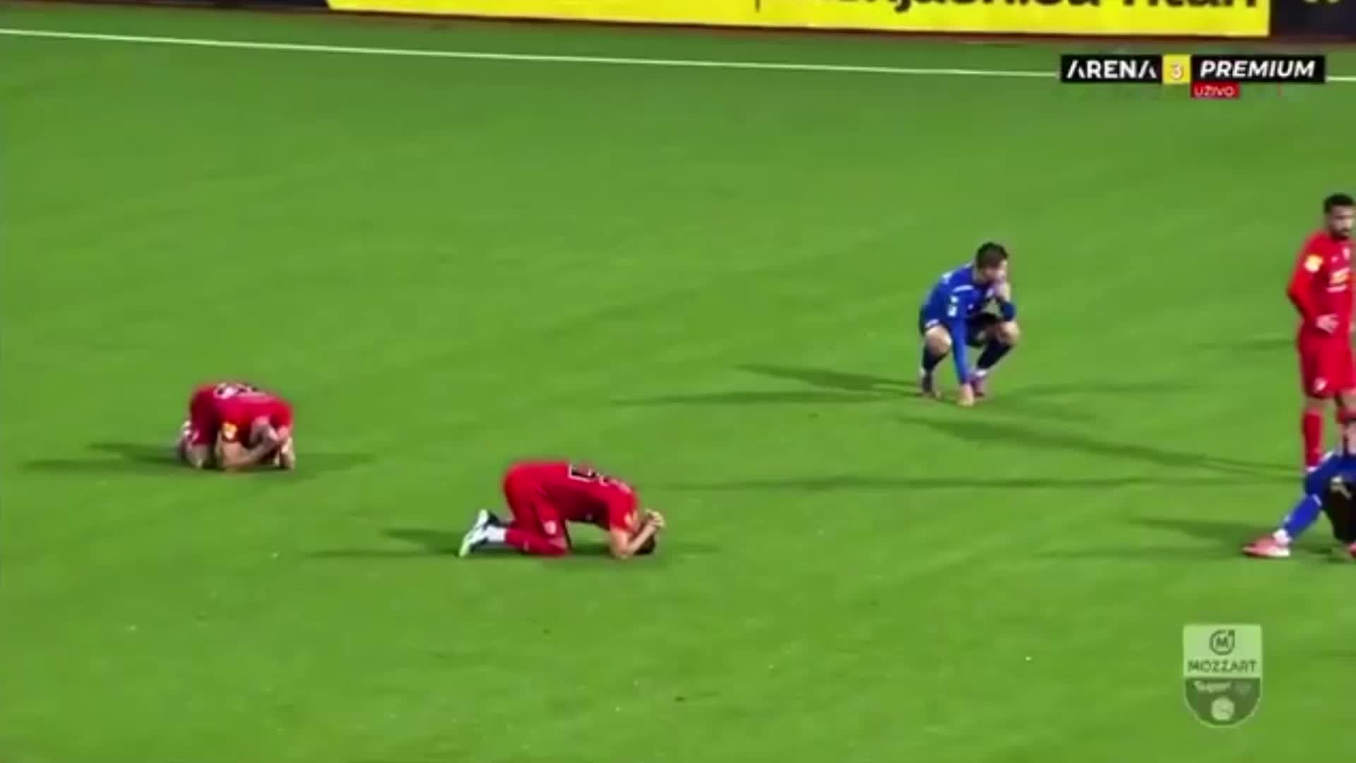 Тренер сербского клуба Раднички Младен Жижович скончался во время матча