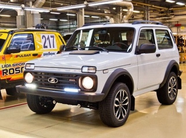 АВТОВАЗ запустил производство внедорожника LADA Niva Sport  АВТОВАЗ на своем дочернем предприятии - ООО «Лада Спорт» - начал сборку внедорожника LADA Niva Sport. Как сообщает официальный сайт автозавода, на первом этапе все производимые автомобили поступят в подразделения АВТОВАЗа, где пройдут всестороннее тестирование и подтверждение проектных характеристик.  Подробнее на сайте autostat.ru