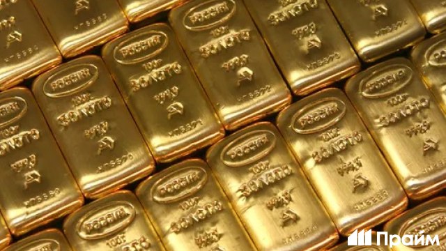 Стоимость золотых резервов России по итогам октября почти достигла рекордных 300 миллиардов долларов следует из анализа РИА Новости данных ЦБ Его доля в резервах подскочила до 41 3 максимума с зимы 1995 года Подписывайтесь на ПРАЙМ в МАХ