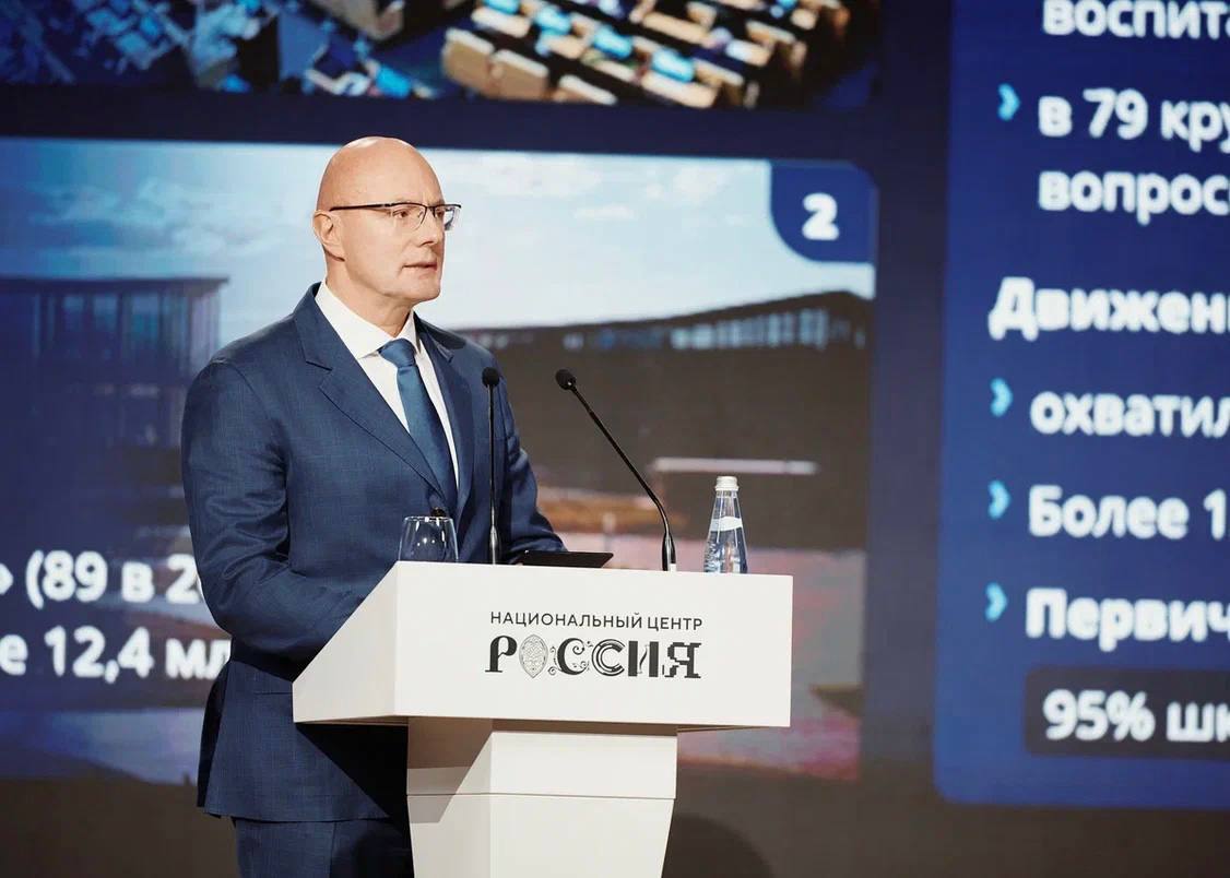 Представители Росфинмониторинга приняли участие в заседании итоговой Коллегии Росмолодежи В Национальном центре «Россия» в Москве прошло заседание итоговой Коллегии Федерального агентства по делам молодежи. Представители государственных органов и общественных организаций подвели итоги деятельности Росмолодежи в 2024 году и озвучили планы на 2025 год. На заседании выступил Заместитель Председателя Правительства России Дмитрий Чернышенко. Как отметил вице-премьер, одним из ключевых результатов 2024 года стало принятие Стратегии реализации молодежной политики в России до 2030 года. В мероприятии приняли участие сотрудники Федеральной службы по финансовому мониторингу: заместитель начальника Управления кадров и противодействия коррупции Андрей Малыгин и председатель Молодежного совета ведомства Антон Буданицкий.