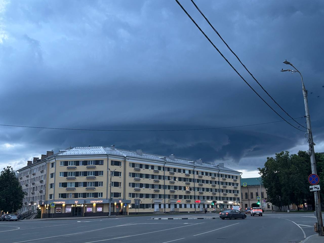 Непогода ударит по Псковской области сегодня О надвигающемся ненастье предупреждает МЧС: с периода 12:00-15:00 по Псковской области ожидаются грозы, преимущественно по юго-восточным районам ожидается шквалистый ветер — порывы могут достигать 19-24 м/сек. Также ожидаются ливни, в отдельных районах град. СОСЕДИ60 ДАТЬ БУСТ Отправить нам новость