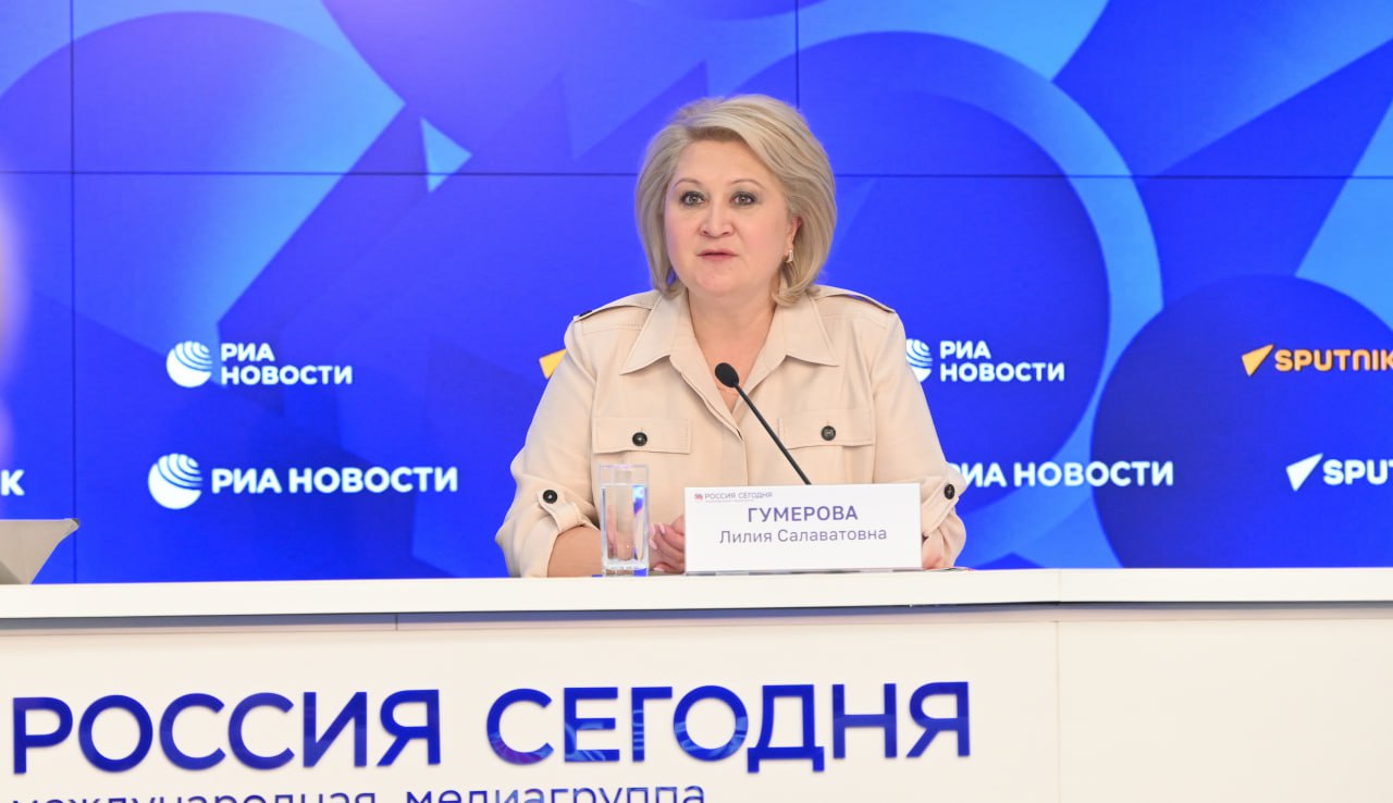 Лилия Гумерова: 17 июля состоится первый Всероссийский фестиваль студенческих семей Председатель Комитета СФ по науке, образованию и культуре сообщила об этом в ходе пресс-конференции в пресс-центре «Россия сегодня». Сенатор отметила, что сегодня в России 25 тысяч студенческих семей, в которых воспитываются порядка 13 тысяч детей. По словам парламентария, фестиваль объединит руководителей вузов, представителей органов власти и студентов. В рамках мероприятия будут проанализированы лучшие практики поддержки молодых семей, обучающихся в вузах. «Уверена, что фестиваль получит поддержку студенческих семей, а также общественности, и, возможно, станет ежегодным».