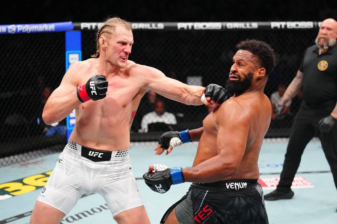 Россиянин Александр Волков вышел на UFC с флагом под Катюшу Символично 9 мая российский боец одержал победу над доминиканцем Вальдо Кортес Акостой Бой проходил в США UFC Россия Подписаться на Pravda ru Подписаться на Pravda ru в Макс