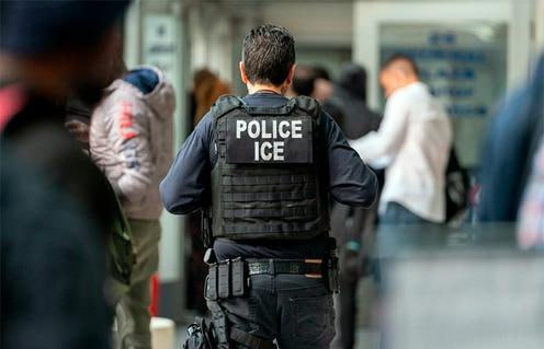 Министерство внутренней безопасности США DHS выразило благодарность президенту Узбекистана Шавкату Мирзиёеву за организацию и оплату рейса, на котором 30 апреля на родину вернулись свыше сотни граждан стран Центральной Азии. Среди пассажиров депортационного рейса, кроме узбекистанцев, были граждане Казахстана и Кыргызстана. Все они признаны незаконно находящимися на территории США и включены в список иностранцев, подлежащих депортации. Подробнее