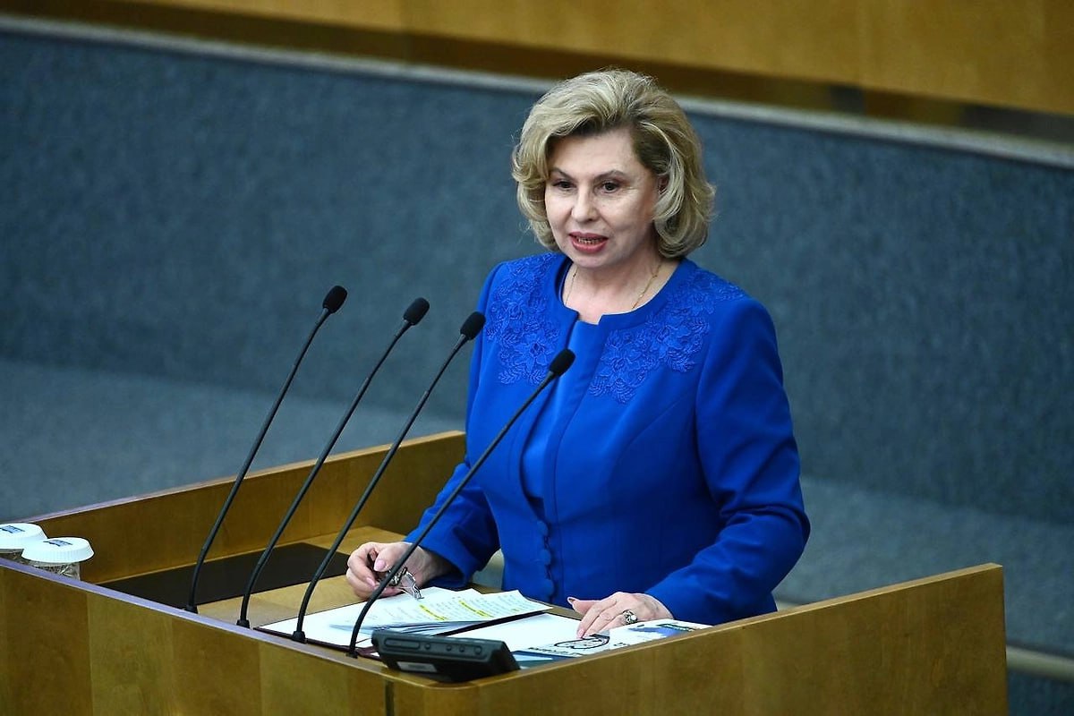 Москалькова намерена добиться освобождения почти 500 политзаключённых на Украине По словам уполномоченного по правам человека в России Татьяны Москальковой в её работе находятся почти 500 обращений от граждан подвергшихся по её оценке преследованиям на Украине за пророссийскую позицию Среди заявителей священники правозащитники и журналисты Об этом она сообщила в интервью ТАСС У меня сегодня в поле зрения более 70 человек граждан России которые ходатайствуют о том чтобы их можно было бы забрать на территорию России выручить репатриировать У нас более 400 человек граждан Украины которые тоже пострадали за пророссийские интересы и подвергнуты уголовному преследованию наказанию Мы постоянно ведём разговор и об этих людях отметила Москалькова Геополитика