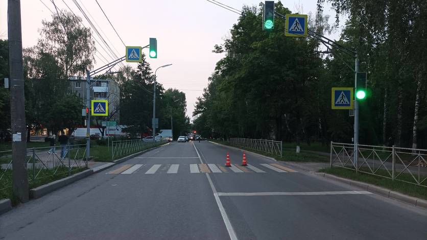 В Орле на пешеходном переходе "Рено" сбил 12-летнюю девочку Водителем иномарки оказалась 48-летняя женщина. Он проехала на красный свет. Подробности - на нашем сайте Вести-Орел. Подписаться