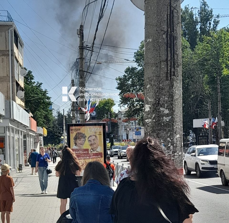 В районе Куйбышевского рынка в Симферополе произошло возгорание на строительной площадке.