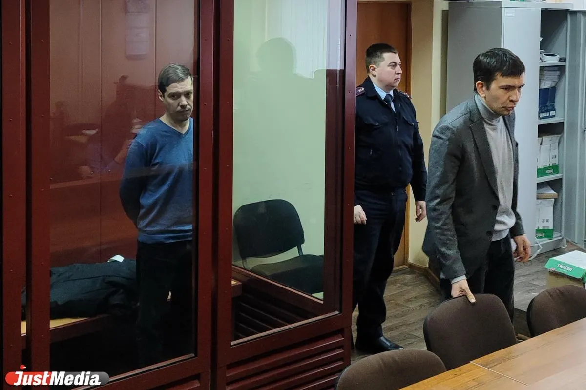 Лыжника Якова Шушарина которого обвиняют в избиении подростка на Уктусе выпустили из СИЗО Чкаловский районный суд не удовлетворил ходатайство органов предварительного расследования о продлении меры пресечения в виде заключения под стражу Последняя заменена на запрет определенных действий Обвиняемому запрещено общаться без согласия прокурора и суда с потерпевшими и свидетелями по уголовному делу за исключением лиц проживающих с обвиняемым в одном жилом помещении Мы в Max Мы в VK Мы в Дзен